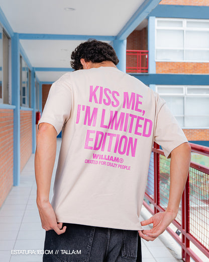 Kiss Me playera oversize