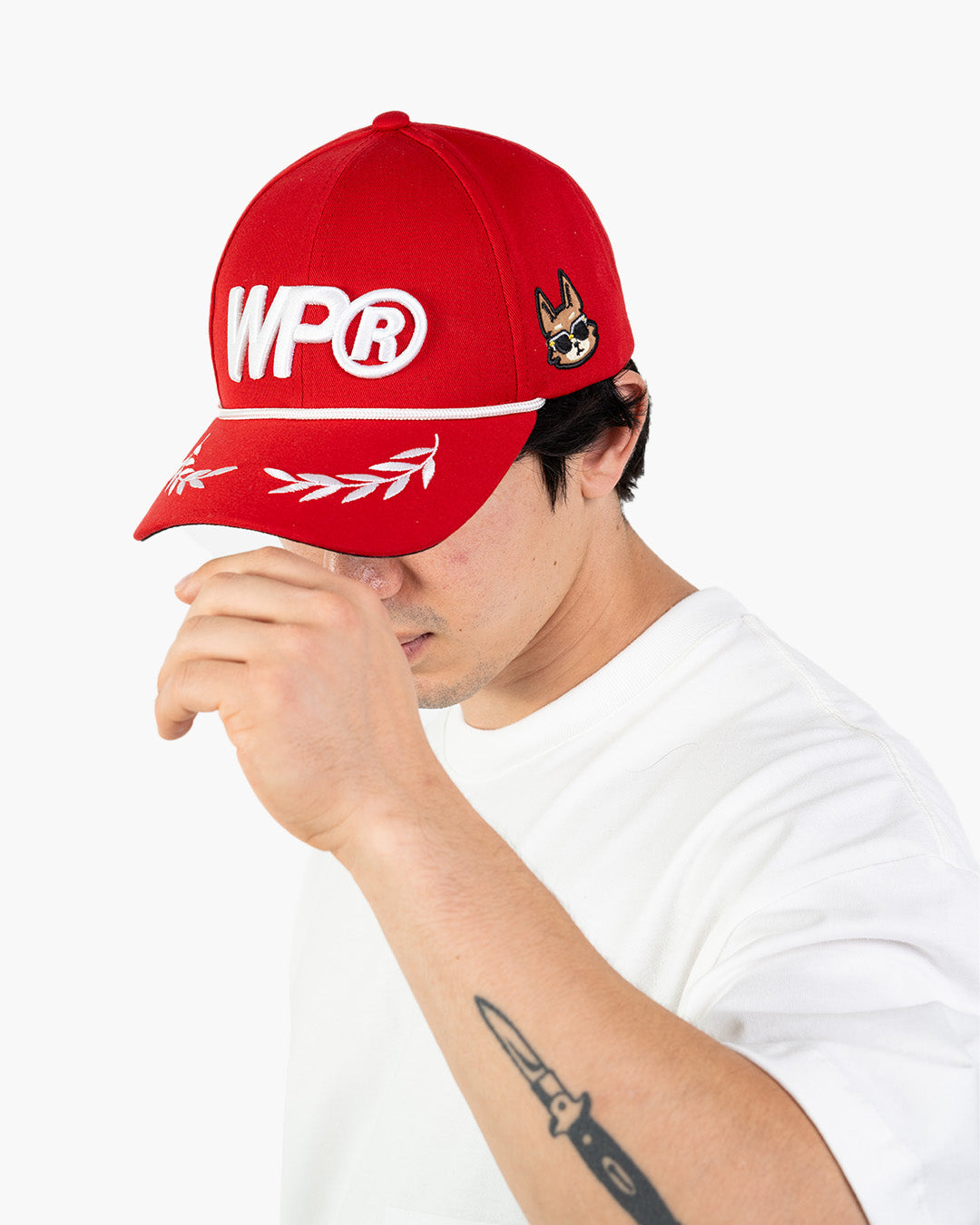 Red laurel cap
