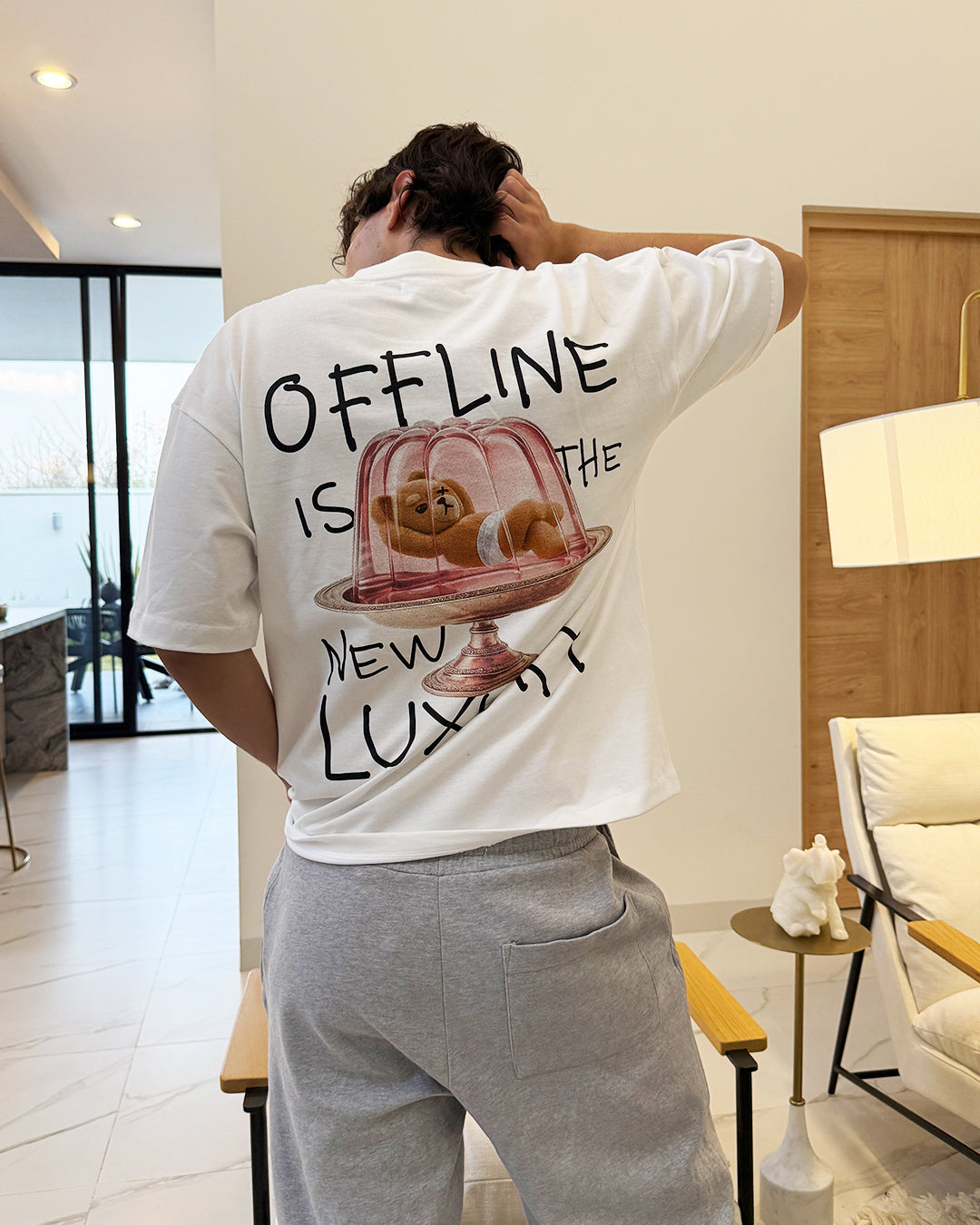 Offline is the new luxury playera oversize
