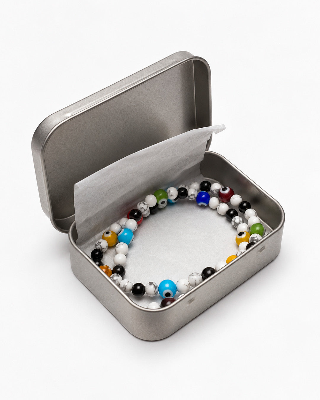 Evil Eye collar dentro de su lata William Mints